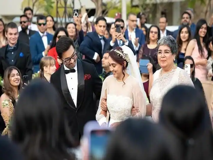 Aamir Khan dancing to Aati Kya Khandala at the wedding of his daughter Ira Khan.