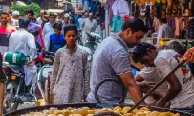 10 Famous Street Food Near Jama Masjid
