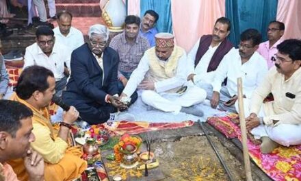 Shri Bhanu Pratap Singh Verma places the cornerstone for the Coir Showroom in Konch, Uttar Pradesh’s Jalaun District.