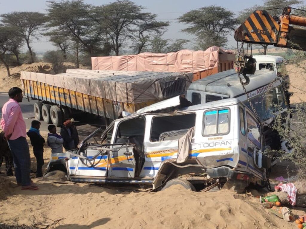 Rajasthan News: In a traffic collision in Ganganagar, six people died and one was injured.