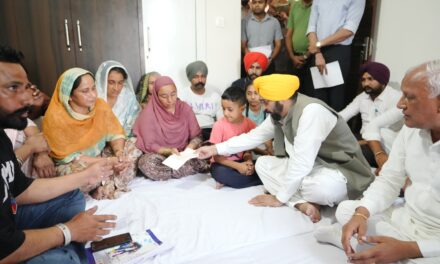 The family of Martyr Naik Surinder Singh receives financial assistance from CM in the form of a cheque of Rs. One crore.