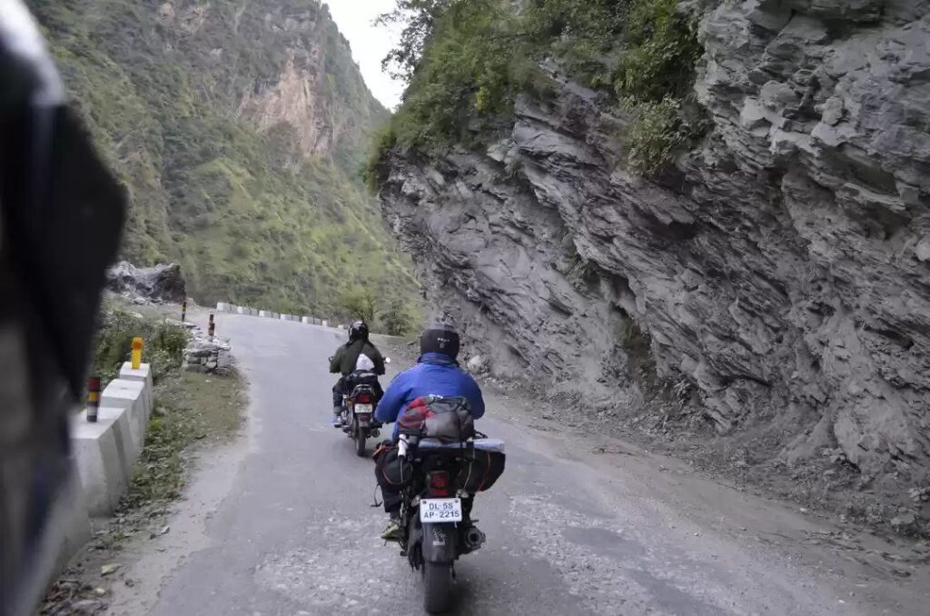 Uttarakhand: A bike slides into a gorge on the Gangotri Highway, killing two pilgrims