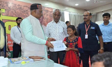 Raipur: Under Chief Minister Shri Sai’s Jandarshan program, Divya Vishwakarma was able to obtain financial assistance for her medical treatment in less than an hour.
