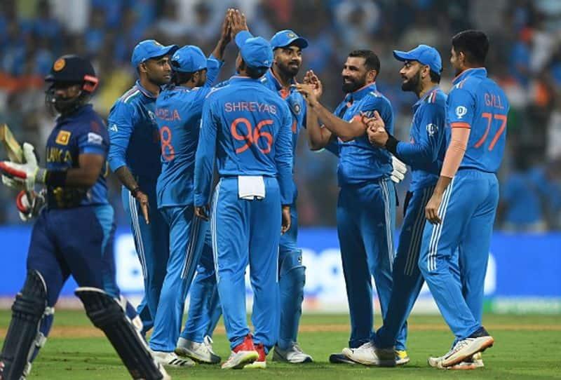 Virat Kohli and Hardik Pandya’s stirring performance of ‘Vande Mataram’ with a full Wankhede Stadium crowd will give you goosebumps.