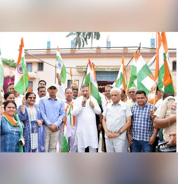 Sh. Kanwar Pal flags off Tiranga Yatra at Jagadhri