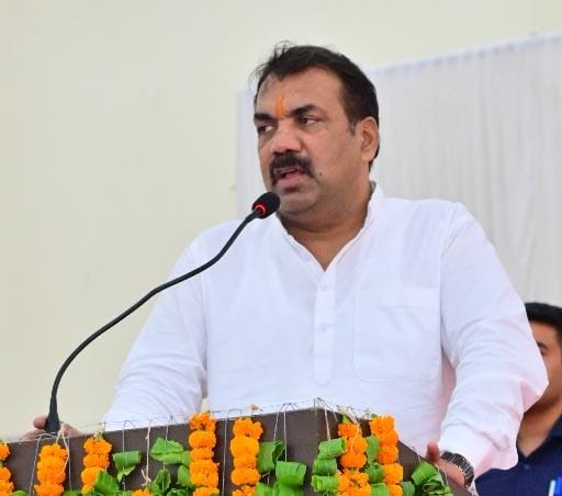 Sh. Sanjay Singh said that the government has no shortage of funds for development works