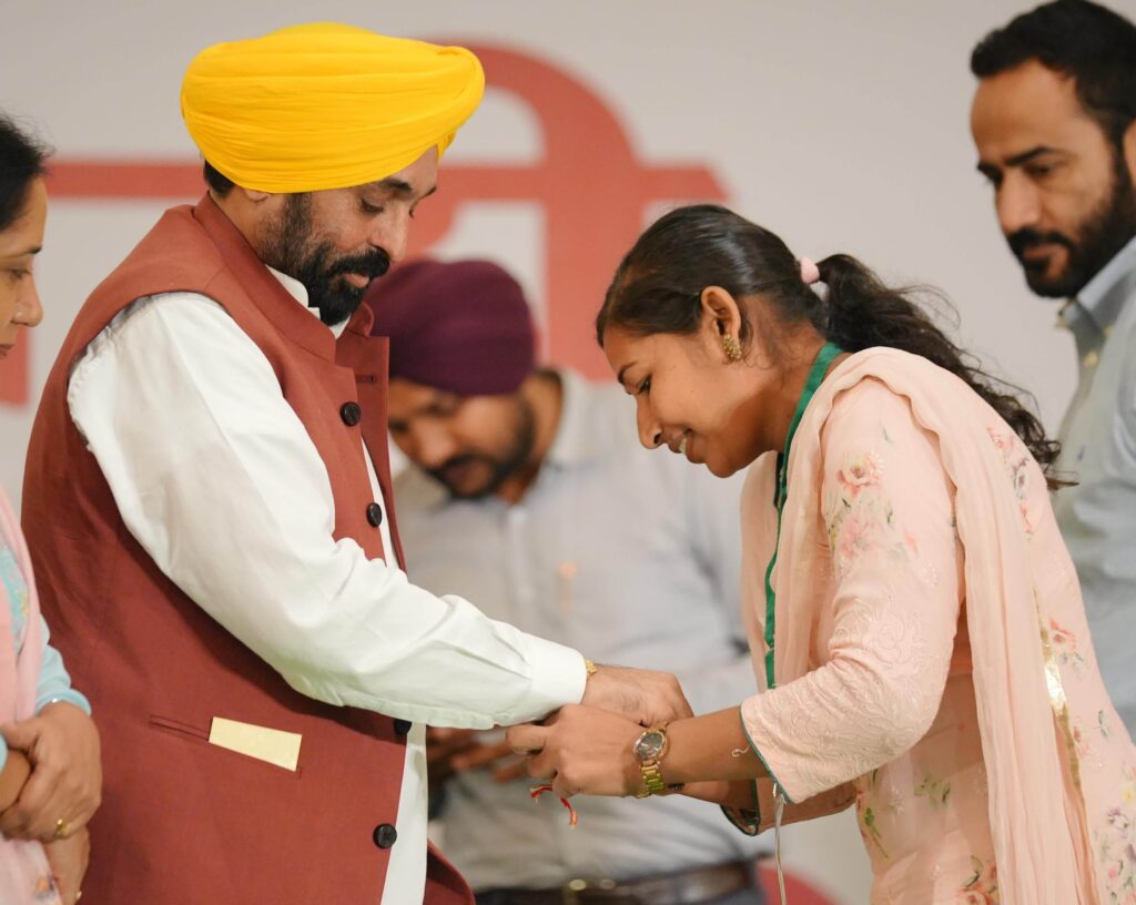 CM Bhagwat Mann, Rakhri bonanza to ladies announces to fill 3000 new post of Anganwadi workers