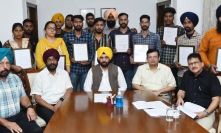 PWD Minister Harbhajan Singh ETO hands over appointment letters to 15 candidates