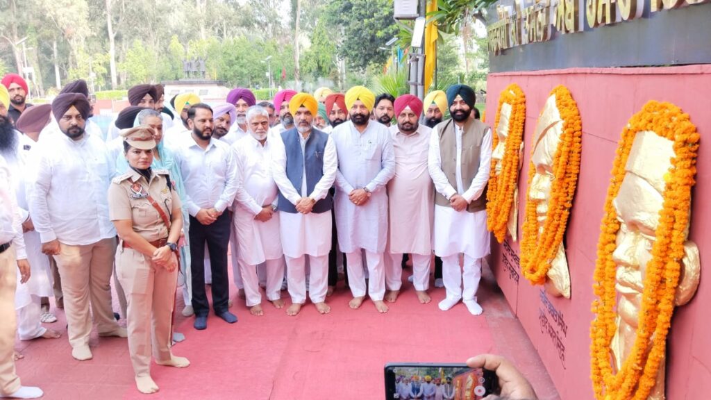 Laljit Singh Bhullar hoists tricolour in Ferozepur on Independence Day