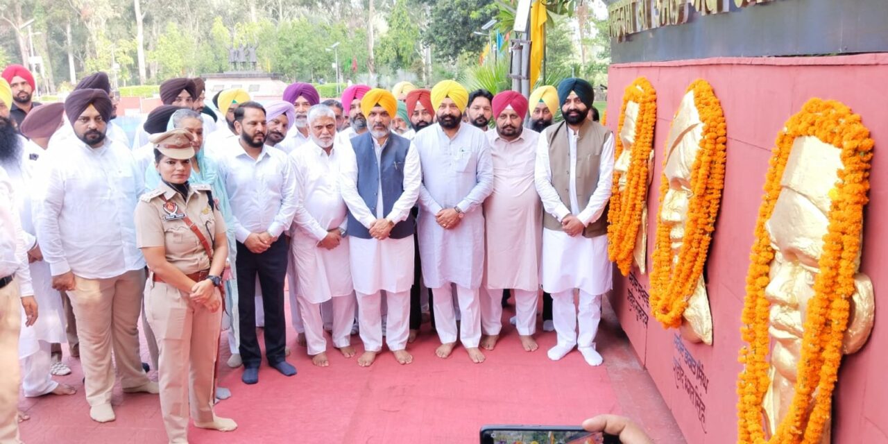 Laljit Singh Bhullar hoists tricolour in Ferozepur on Independence Day