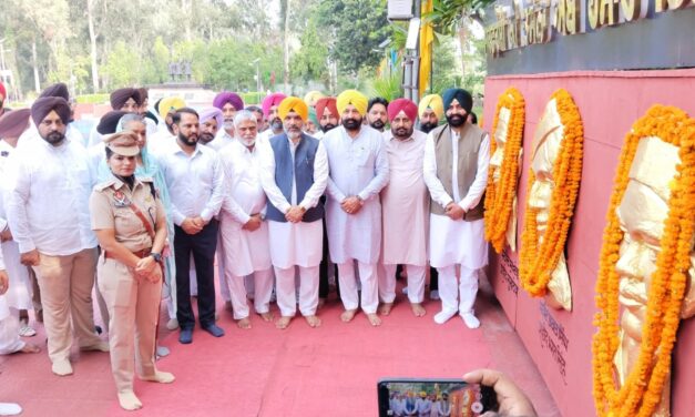 Laljit Singh Bhullar hoists tricolour in Ferozepur on Independence Day