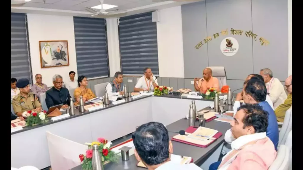 CM Yogi's video conferencing regarding important topics such as smooth conduct of upcoming festivals, cleanliness and better law and order