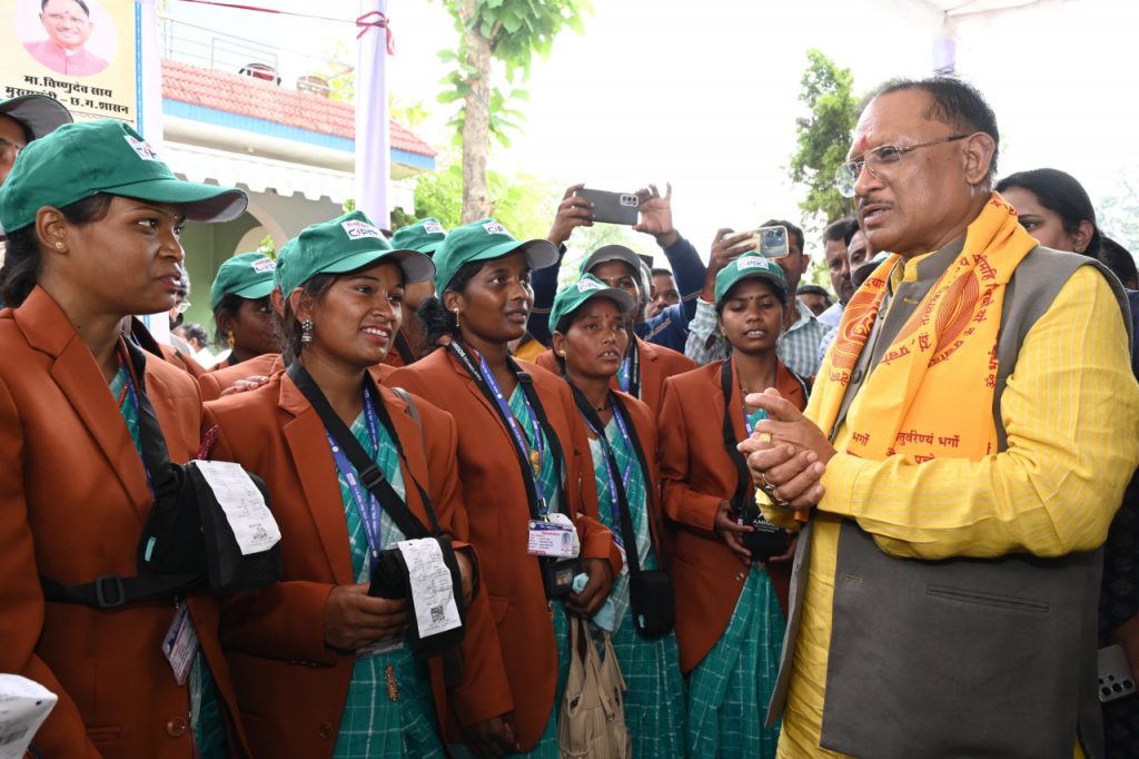 CM Vishnu Deo Sai Distributes Power Kits to Bijli Sakhis