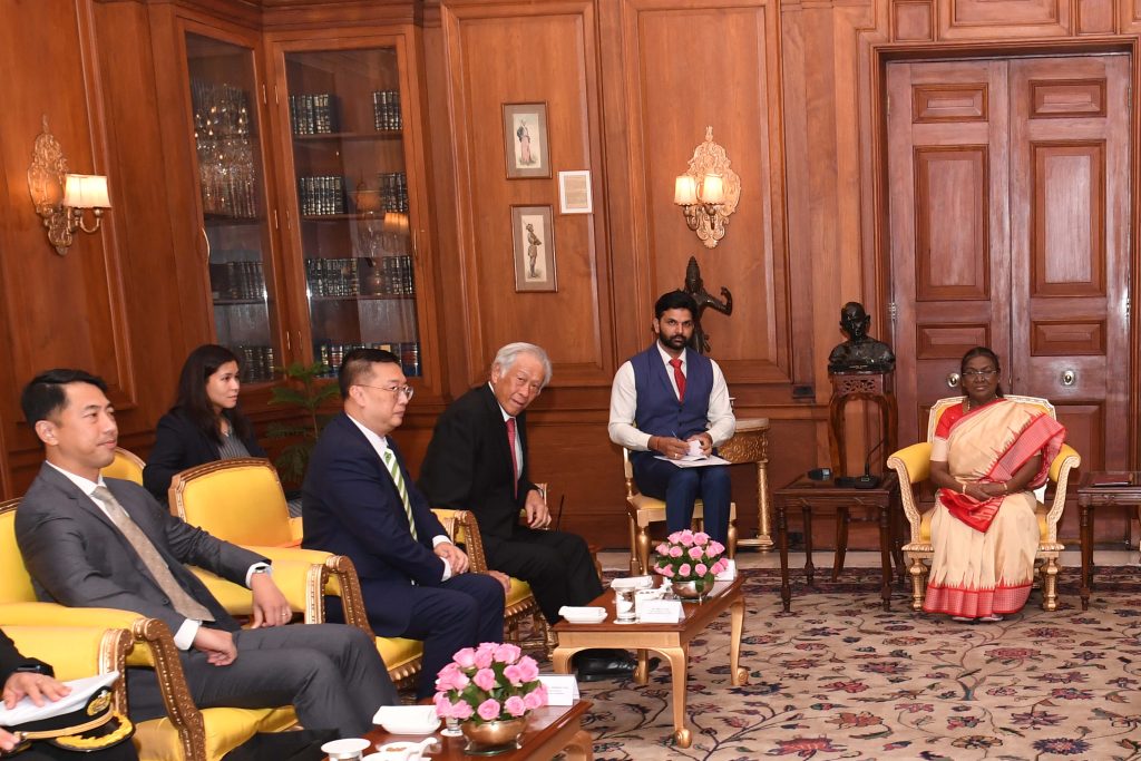 DEFENCE MINISTER OF SINGAPORE CALLS ON THE PRESIDENT