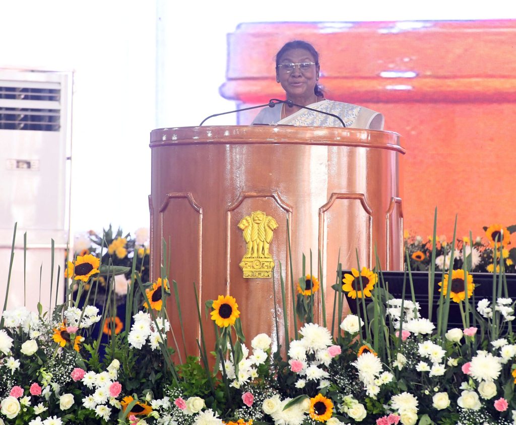 PRESIDENT OF INDIA INAUGURATES SWAMI VIVEKANANDA VIDYA MANDIR AND ADDRESSES A PUBLIC FUNCTION AT SILVASSA