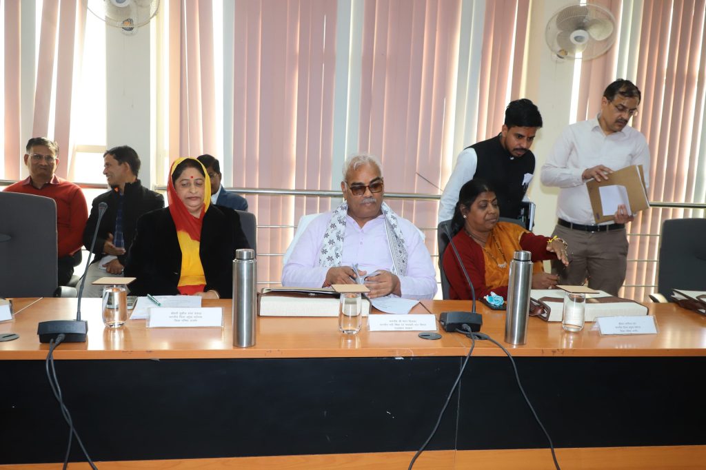 Rajasthan Minister Madan Dilawar took a review meeting of public representatives and officials of the division in Ajmer.