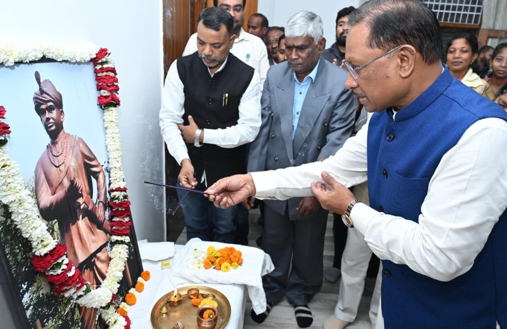 Chief Minister Vishnu Deo Sai Pays Homage to Shaheed Gendsingh on His Martyrdom Day