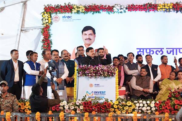 CM Mohan Yadav received a warm and grand welcome at the State Hangar in Bhopal.