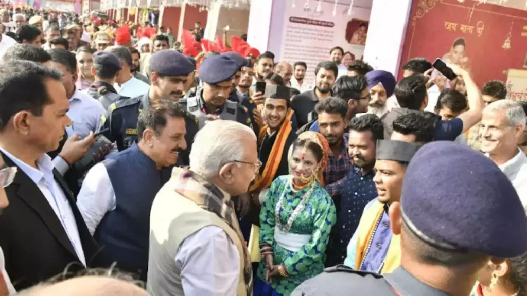 Minister Manohar Lal, toured Saras Mela at the International Saraswati Mahotsav.