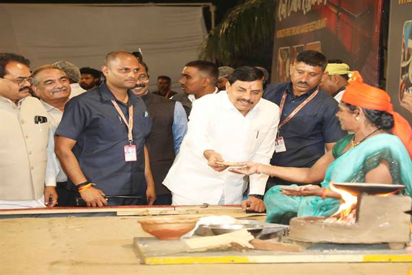 CM Mohan Yadav Engages with Cooks at Ashoka Lake View Premises