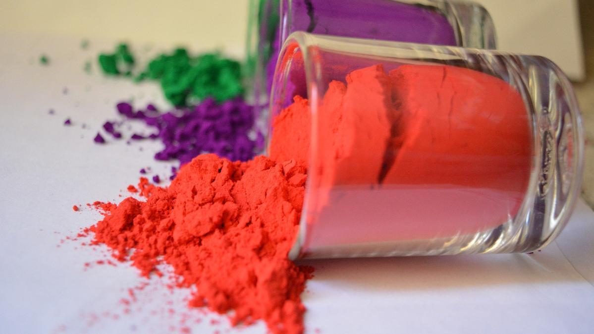 holi colors are made of