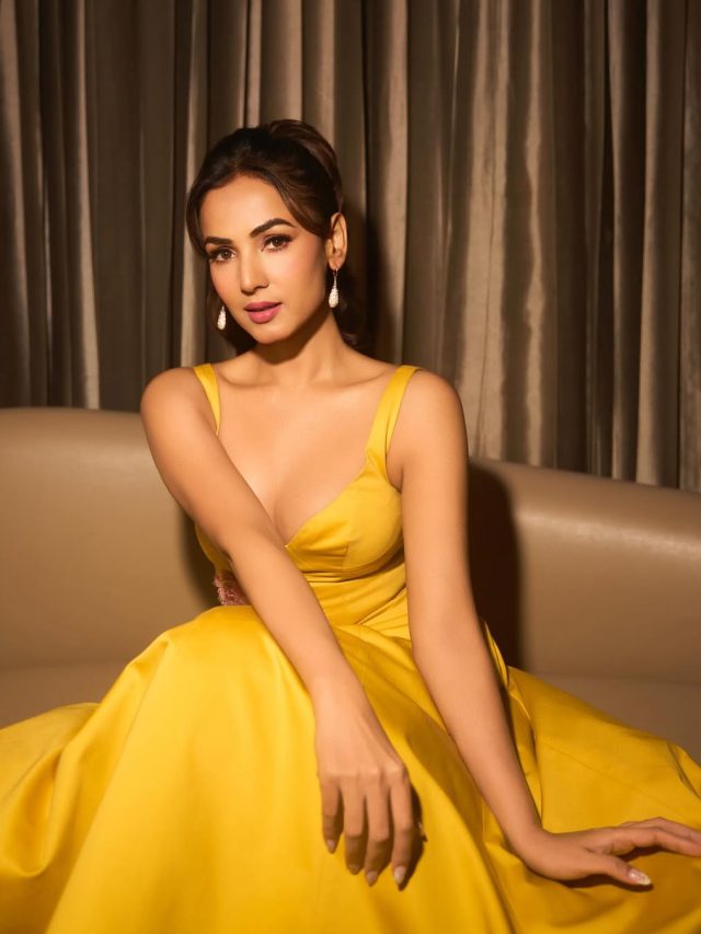 Sonal Chauhan Stranded in Dubai Amid US-Iran Tensions, Appeals to PM Modi for Help