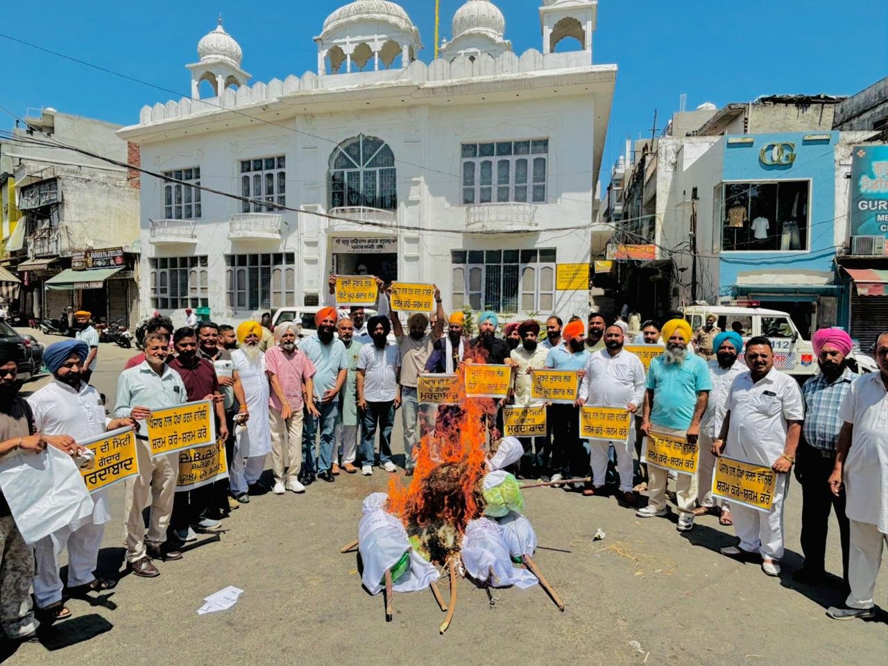 AAP Leaders, karyakartas Hold Statewide Protests Against "Punjab de Gaddar", Demand Cancellation of Rajya Sabha Membership of Defected MPs