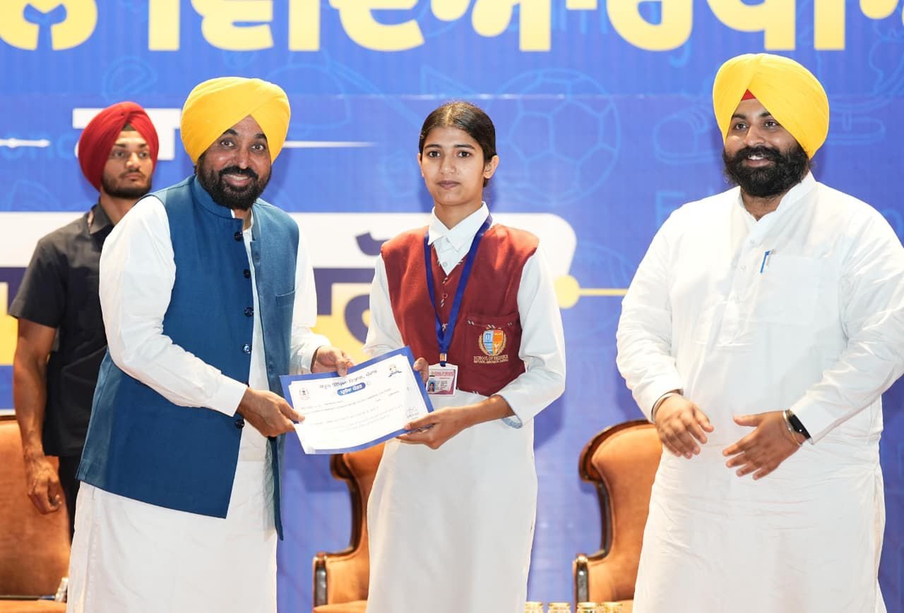 CM Bhagwant Singh Mann honours 369 JEE Mains Achievers in Mohali, Punjab Celebrates Rising Academic Excellence